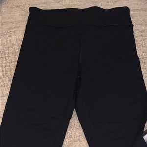 plain black slightly cropped forever 21 leggings